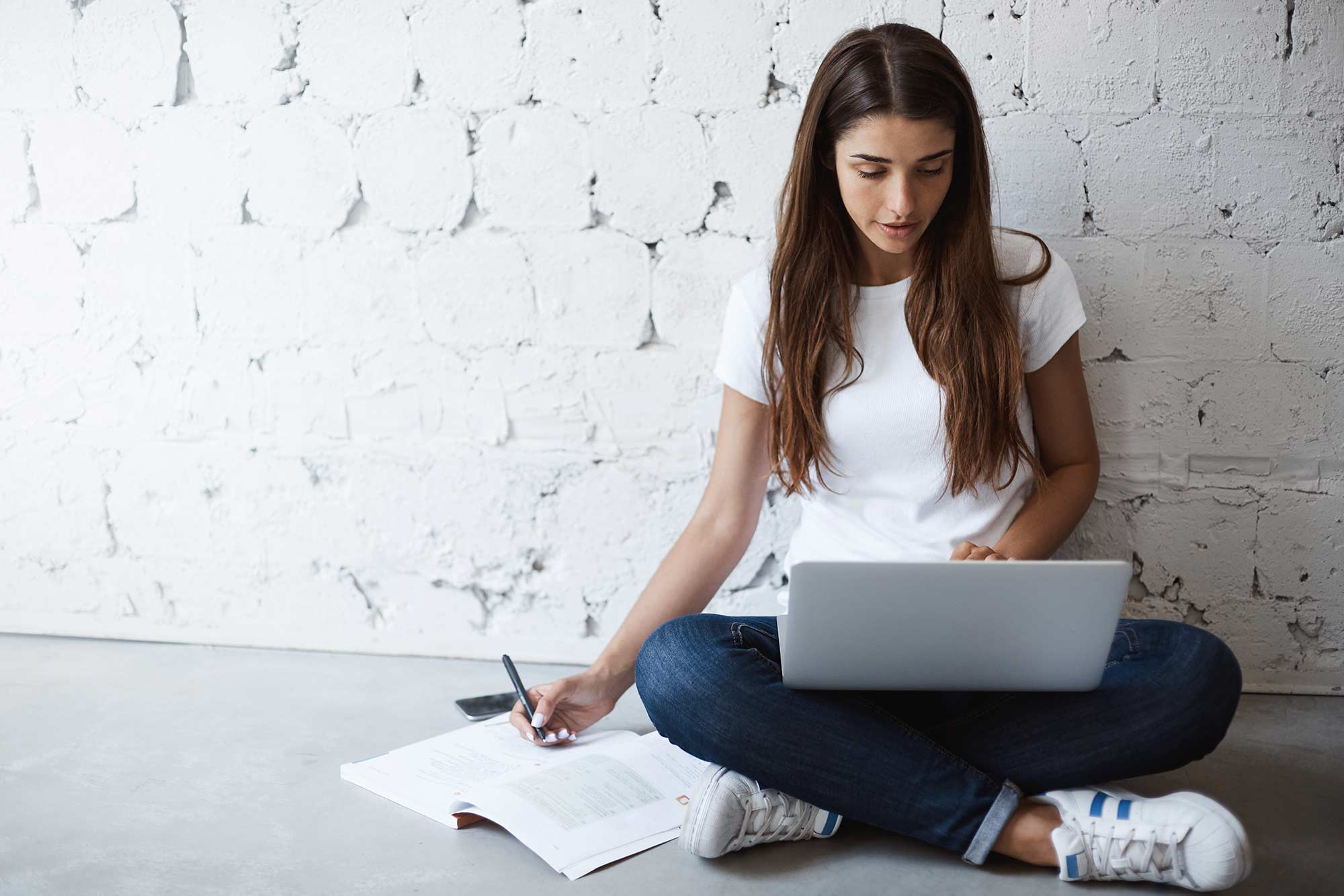 Look study. Woman studying. Сделать стоковое фото. Online study. Девушка меланхолик в очках.